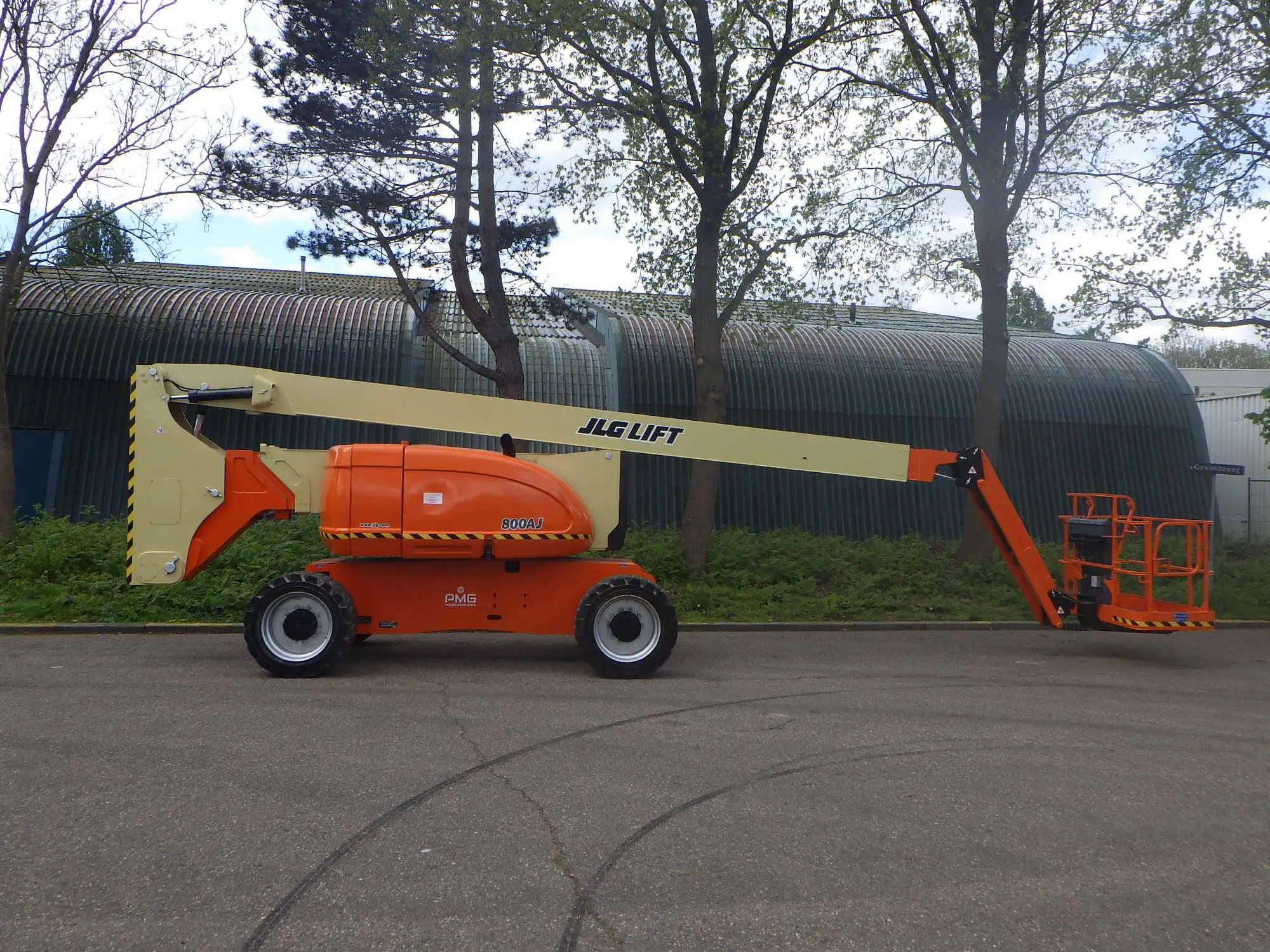 USED 2001 JLG 800AJ