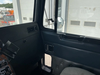 Used 2000 KENWORTH T800 TRI-AXLE DUMP TRUCK Dump trucks Michigan US | Miedema Asset Management Group #1436985