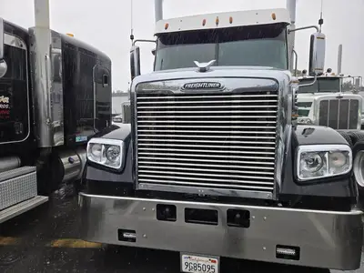 USED 2023 FREIGHTLINER CORONADO 122 SD