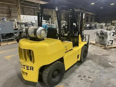 8,000 POUND HYSTER MODEL H80XL PNEUMATIC TIRE TRIPLE STAGE FORKLIFT W/ SIDESHIFT