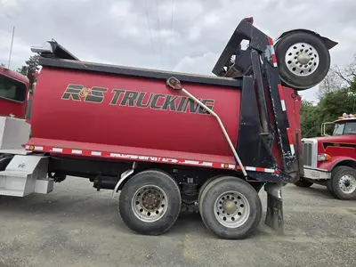 USED 2013 PETERBILT 365