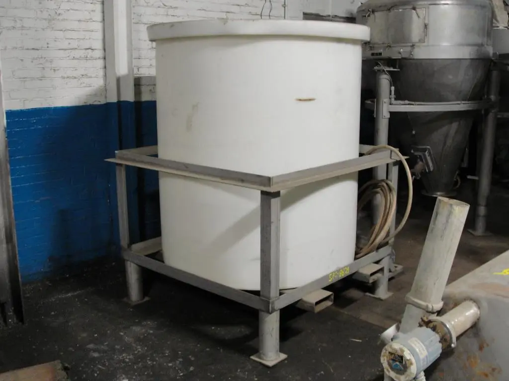 SPC8829  Tank 600 gallon vertical tank, poly, flat