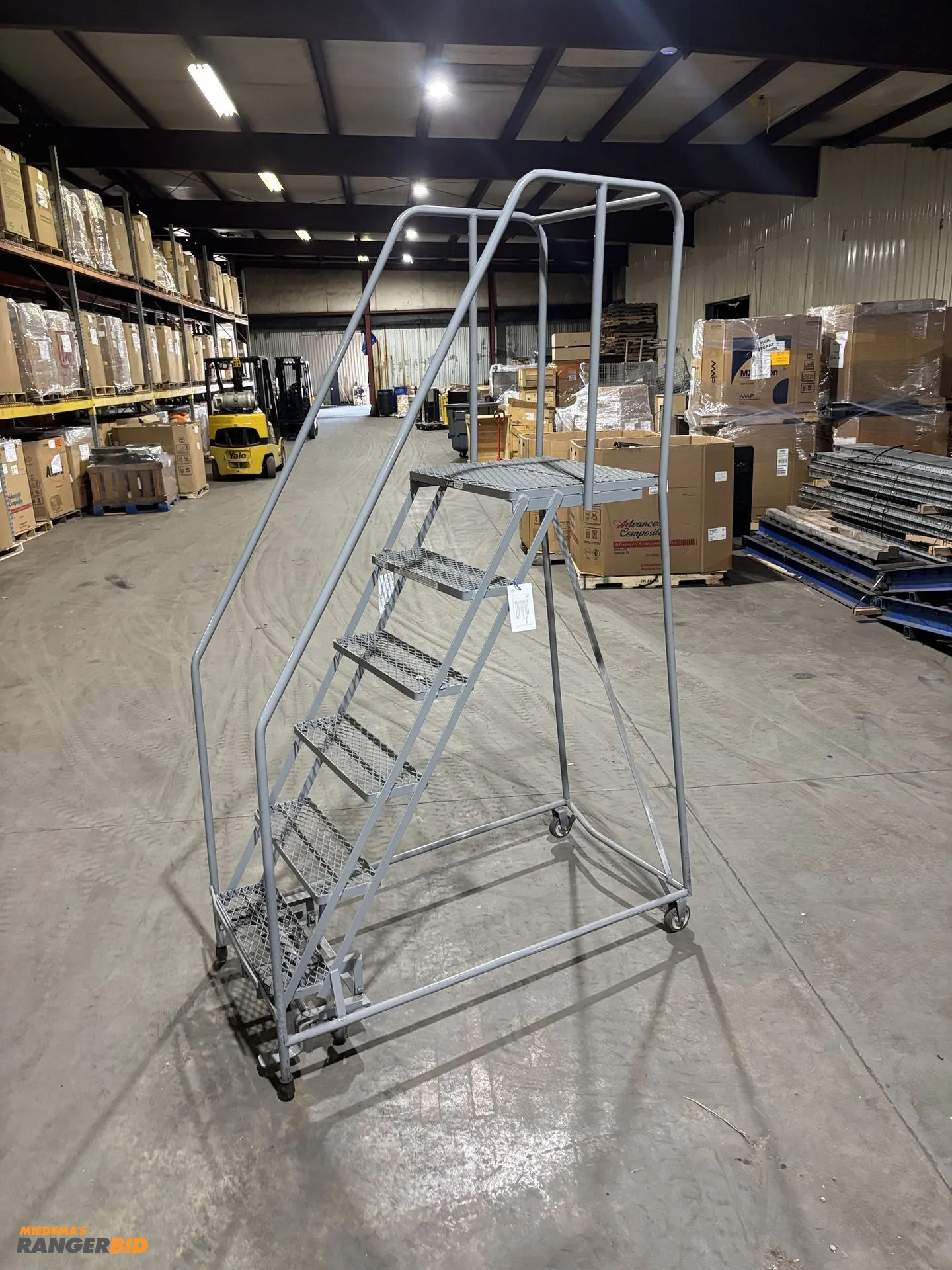Uline - 6-Step Rolling Ladder - Bent Frame, requires repair

Seller will assist with loading.  Forkl...