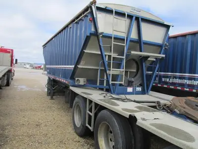 Used 2020 DOEPKER SUPER B GRAIN TRAILERS Grain Hopper Trailers Manitoba CA | Conquest Truck & Auto Sales #1421339