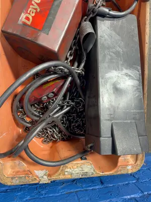 USED DAYTON 3YB77