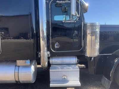 USED 2000 PETERBILT 379