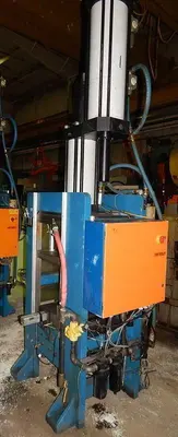 90 Ton FARGER & JOOSTEN MULTIPOWER Air/Oil Press
