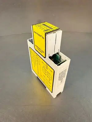 Banner AT-FM-10K Safety Relay Module Supply Voltage 24V Ac/Dc (3.1.2)