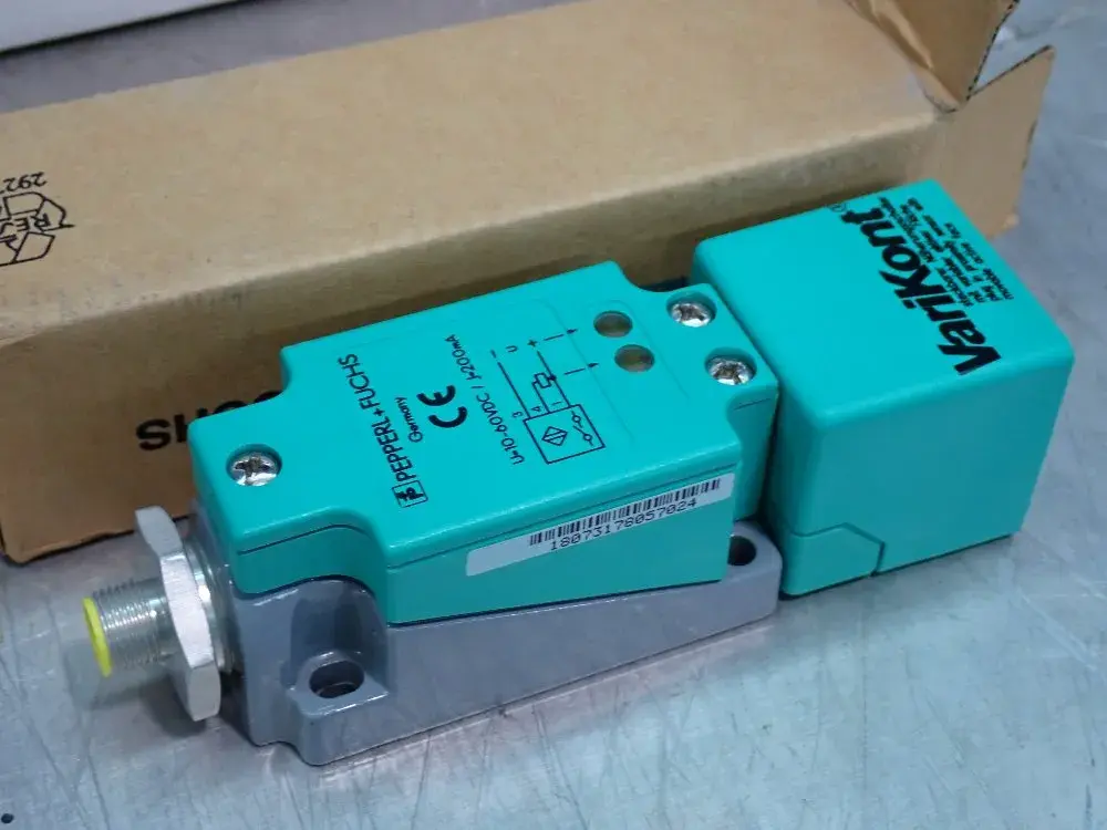 NEW PEPPERL + FUCHS NJ30+U4+EV1