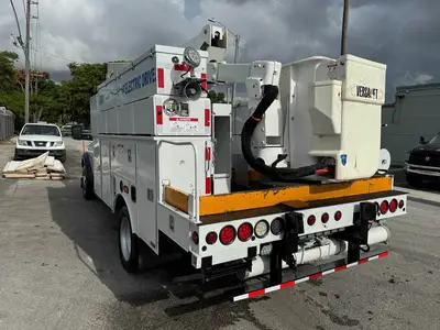 Used 2017 VERSALIFT SST40EIH-02 Bucket (boom) trucks Florida US | Truck and Van Outlet #1509171