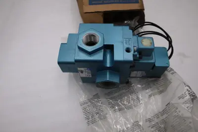 NEW IN BOX MAC VALVES INC 57D-12-612AA / 57D12612AA STOCK H1037