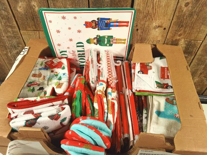 Huge Lot of Christmas (Table Mats, Kitchen towels, etc.)