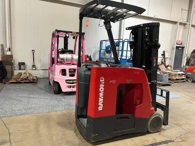 Used 2019 RAYMOND 415C30TT 3-Wheel Stand up Electric Counterbalance Forklifts Illinois US | Somerset Equipment Sales #1546212