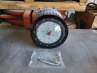 NEW CROUSE-HINDS VMV7L/UNV1