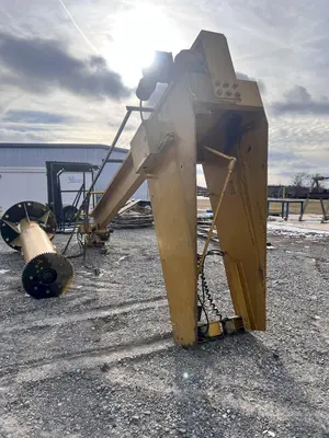 2 TON X 18' SPAN X 12' HIGH HOWE FREE STANDING JIB CRANE, WITH REMOTE CONTROL,  POWER ROTATION & YALE 2 TON HOIST: YOBRO #24579