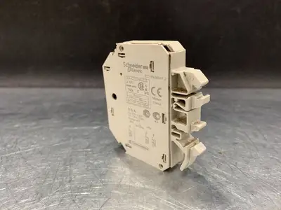 Used SCHNEIDER ELECTRIC GB2CB10 Switchgears British Columbia CA | Lenmark #244184
