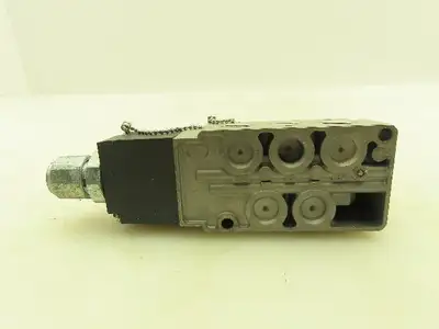 SMC VFS3100-5FZ  24VDC Single Solenoid Valve 5-Port Manifold Base  LOT OF  2