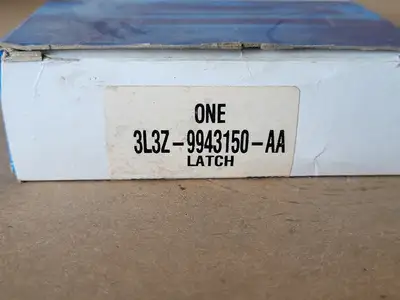 NEW FORD 3L3Z-9943150-AA
