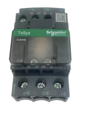 NEW SCHNEIDER ELECTRIC LC1D38BD CONTACTOR 3 POLE 24VDC