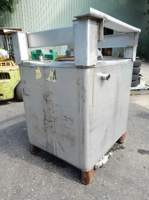 USED 350 GALLON TOTE 350 GALLON