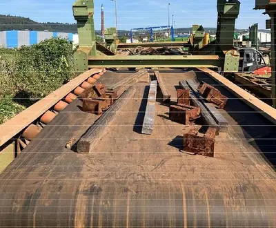 - Mobile screening plant (screen, conveyor belt, vibrating chute) with trailer