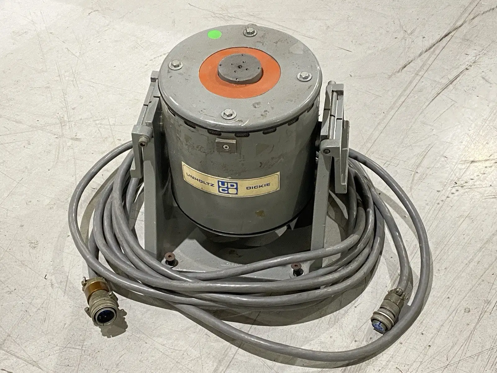 USED UNHOLTZ DICKIE VIBRATION FATIGUE TESTING MACHINE WITH CABLE