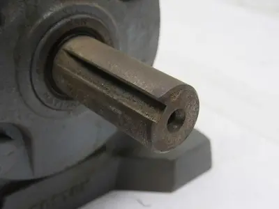 Boston Gear R137-CM1 Gear Reducer 1:1 Ratio 1750 input/output RPM, Right Angle