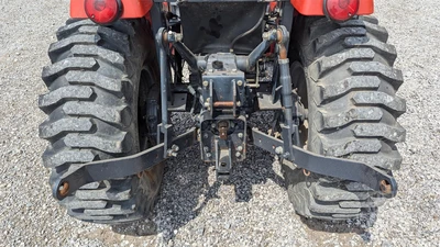 USED 2001 MASSEY FERGUSON 1233