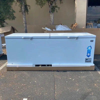 171-0403 98" Solid Top Self Contained Chest Freezer