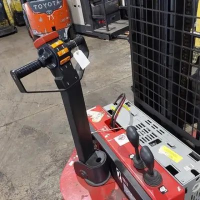 USED 2023 RAYMOND RSS40