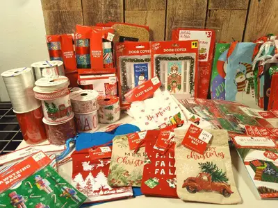Lot of Christmas (gift bags, ribbon, etc.)