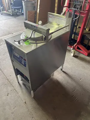 Used BROASTER 1800 Cookers / Coolers / Fryers Florida US | BAM Discount Restaurant Equipment #1384872