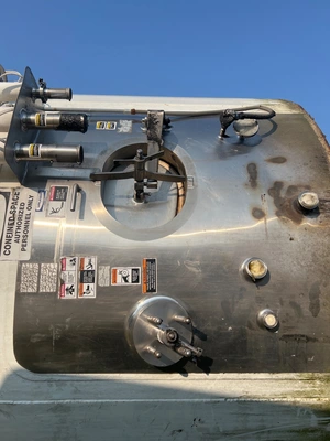 USED 2005 WALKER STAINLESS 10,000 GALLON