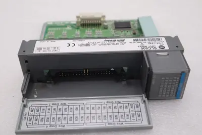 ALLEN BRADLEY 1746-IB32 SLC500 INPUT MODULE SER C STOCK #L-690C