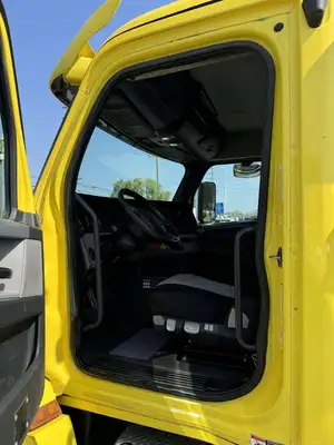 Used 2019 FREIGHTLINER CASCADIA 126 Tractors & Trailers California US | Commerce Truck Equipment Sales #1548313