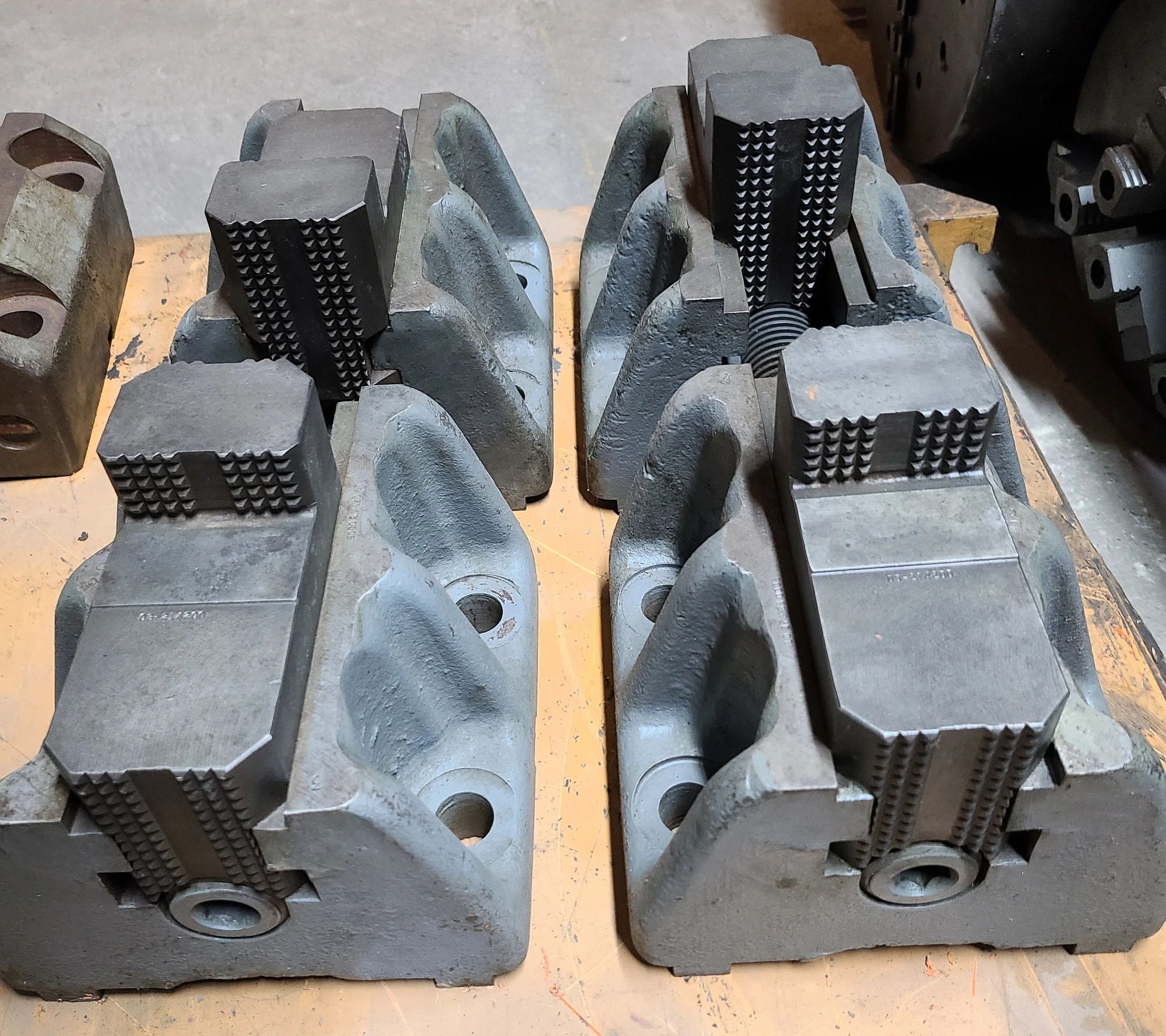 USED BULLARD LARGE TABLE JAWS 4 T BOLT BASE