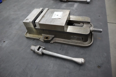 Used KURT WORKHOLDING SOLUTIONS D-60 Vises Minnesota US | Machinesused.com #1505679