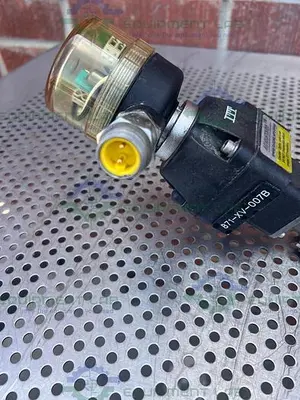 USED 2 ITT ADVANTAGE 3 WAY STAINLESS STEEL DIAPHRAGM VALVES W/ VALVE POSITIONER
