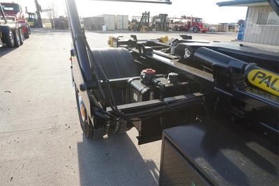 Used 2027 ISUZU FVR Hooklifts & Roll-Offs Texas US | Roll Off Truck World #1491763