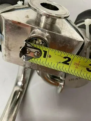 USED 2 ITT PURE-FLO A209 3-WAY STAINLESS STEEL VALVES W/ MONITOR 1" & 3/4" SANITARY
