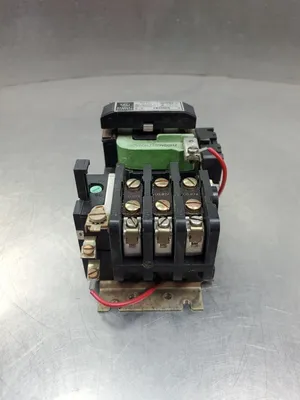 General Electric CR206C0 NEMA 1 Motor Starter Relay, 600V 27A. 4D-12