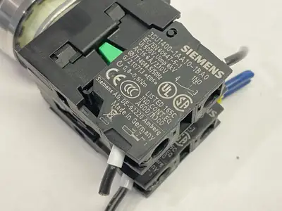 USED SIEMENS KEYLOCK SWITCH 2-POSITION 10A 500V 22.3MM NO KEY