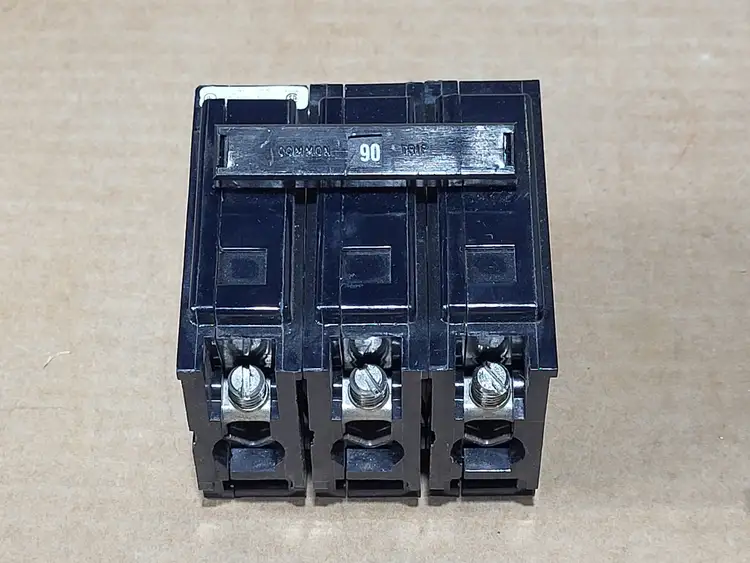 Used CUTLER-HAMMER BAB3090H Switchgears British Columbia CA | Lenmark #1438335
