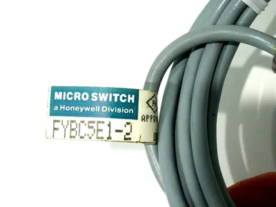 NEW HONEYWELL MICRO SWITCH FYBC5E1-2 PROXIMITY SWITCH FYBC5E12