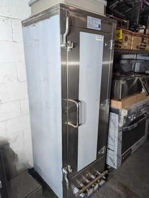 L&J CWSH2430-S 24"D x 30"L 4 Burner Stainless Steel Interior Smokehouse Oven