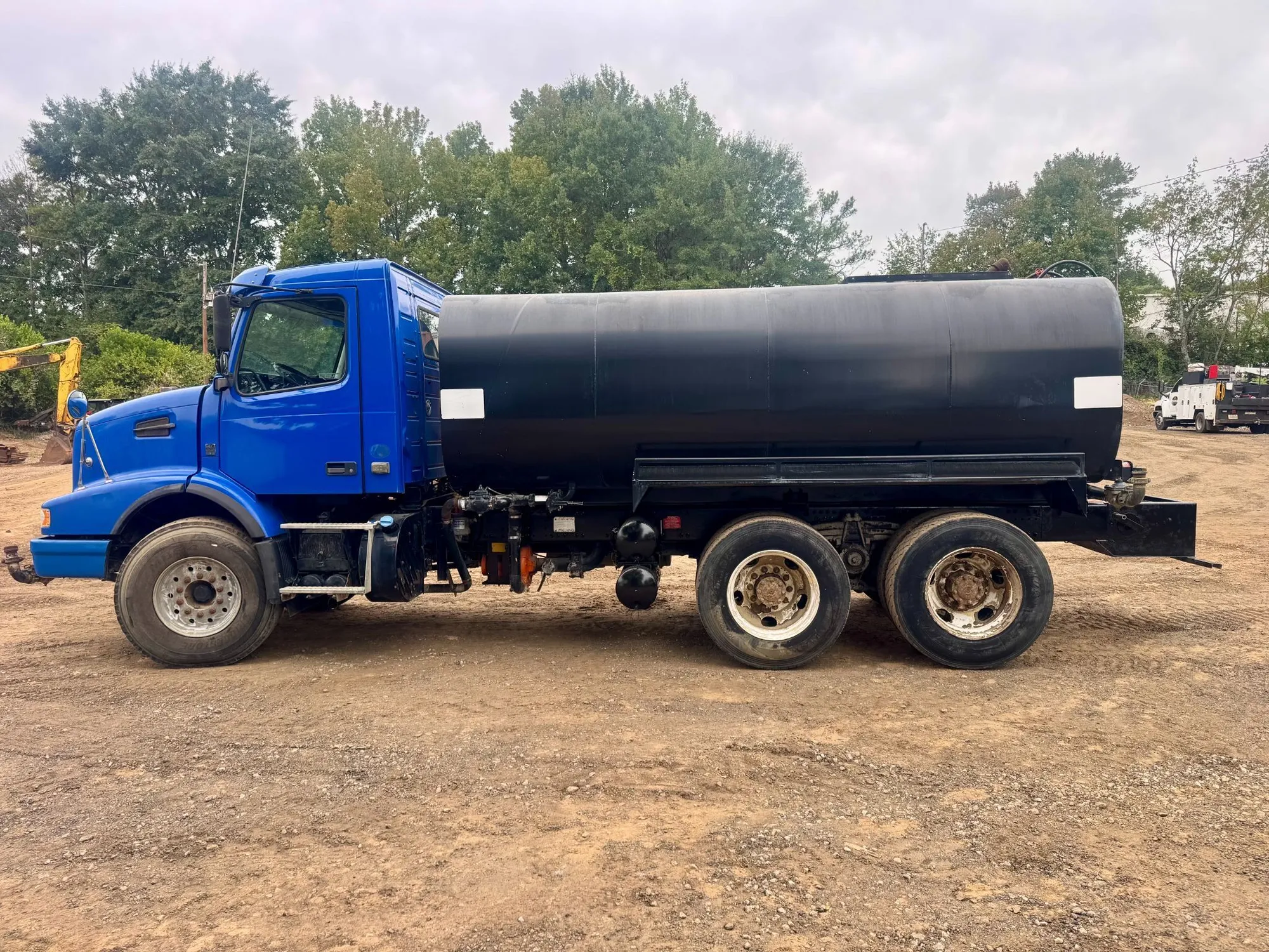 Used 2016 VOLVO VHD64B200 Water Trucks Georgia US | Simonson Equipment #1328504