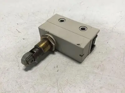 USED OMRON D4MC-5040