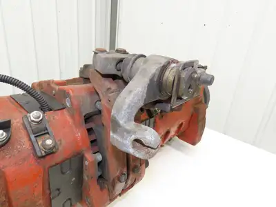 Linde AE18-03 Forklift Dual-Wheel & Motor Front Axle Assembly Off E18C-02