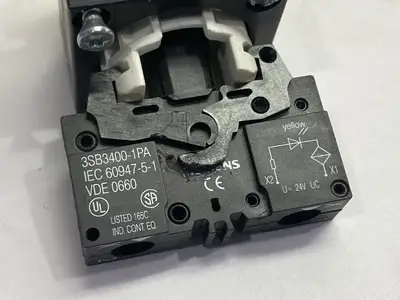 3SB3204-6AA30 | Siemens  Panel Mount Pilot Light Yellow 22mm - Used