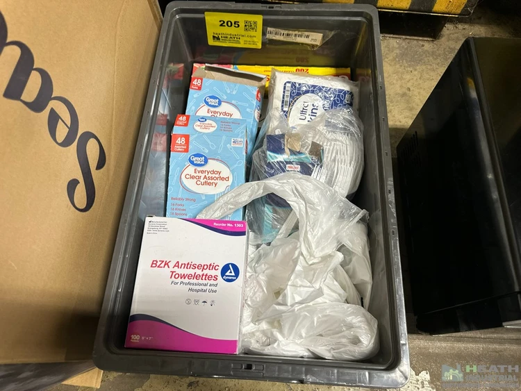 Used _UNKNOWN_ ASSORTED KITCHEN SUPPLIES IN TOTES Food Preparation & Supplies Illinois US | Heath Industrial Auction Services #1573768